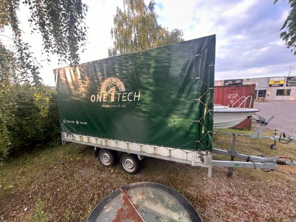 Stor lukket Trailer Prisen pr. Dag + forsikring og Moms